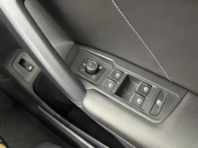 フォルクスワーゲン ティグアン TSI Rライン 愛知県 2022(令4)年 2.2万km 黒 ワンオーナー/純正9インチナビ/アラウンドビューカメラ/プリクラッシュブレーキシステム/アダプティブクルーズコントロール/横滑り防止装置/コーナーセンサー/レーンキープアシスト/オートライト/LEDヘッドライト/電動リアゲート/パワーシート/全席シートヒーター/ステアリングヒーター/ETC2.0/純正19インチアルミホイール/純正フロアマット/パーキングアシスト/プッシュスタート/スマートキー/スペアキー