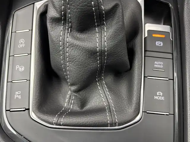 フォルクスワーゲン ティグアン TSI Rライン 愛知県 2022(令4)年 2.2万km 黒 ワンオーナー/純正9インチナビ/アラウンドビューカメラ/プリクラッシュブレーキシステム/アダプティブクルーズコントロール/横滑り防止装置/コーナーセンサー/レーンキープアシスト/オートライト/LEDヘッドライト/電動リアゲート/パワーシート/全席シートヒーター/ステアリングヒーター/ETC2.0/純正19インチアルミホイール/純正フロアマット/パーキングアシスト/プッシュスタート/スマートキー/スペアキー