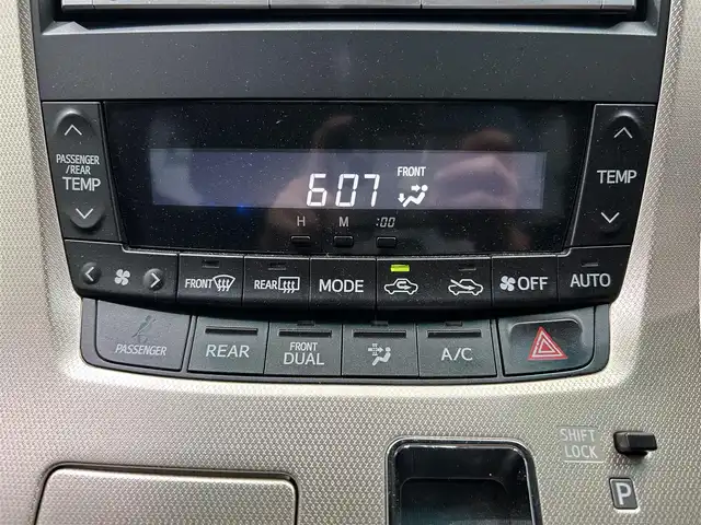 トヨタ ヴェルファイア 2．4Z ゴールデンアイズⅡ 鹿児島県 2014(平26)年 7.7万km ホワイトパールクリスタルシャイン 純正ナビ/バックカメラ/両側パワースライドドア /ビルトインETC/パワーバックドア/ヘッドレストモニター/クルーズコントロール/ハーフレザーシート/革巻きステアリング