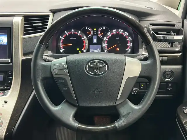 トヨタ ヴェルファイア 2．4Z ゴールデンアイズⅡ 鹿児島県 2014(平26)年 7.7万km ホワイトパールクリスタルシャイン 純正ナビ/バックカメラ/両側パワースライドドア /ビルトインETC/パワーバックドア/ヘッドレストモニター/クルーズコントロール/ハーフレザーシート/革巻きステアリング