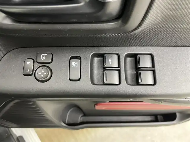 スズキ スペーシア HYBRID X 岡山県 2022(令4)年 1.9万km ピュアホワイトP 社外SDナビ/【Bluetooth/フルセグTV/CD/DVD】/型番:AVN-LS02/両側パワースライドドア/運転席シートヒーター/フロアマット/プッシュスタート/スマートキー/アイドリングストップ/コーナーセンサー（後）/レーンアシスト/横滑り防止装置