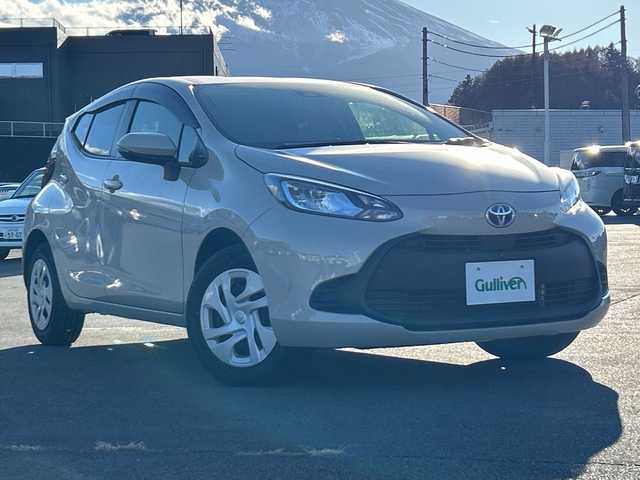 トヨタ アクア 山梨県 2022(令4)年 5.8万km クリアベージュメタリック 純正ナビ　/４WD/全方位カメラ　/ビルトインETC　/全席両側シートヒーター　/AC100V電源　/前後ドライブレコーダー　/LEDヘッドライト　/前後コーナーセンサー　/クルーズコントロール　/純正アルミホイール