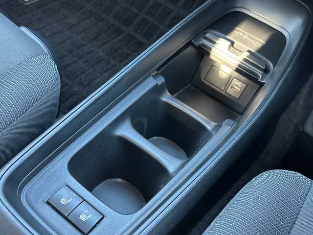 トヨタ アクア 山梨県 2022(令4)年 5.8万km クリアベージュメタリック 純正ナビ　/４WD/全方位カメラ　/ビルトインETC　/全席両側シートヒーター　/AC100V電源　/前後ドライブレコーダー　/LEDヘッドライト　/前後コーナーセンサー　/クルーズコントロール　/純正アルミホイール