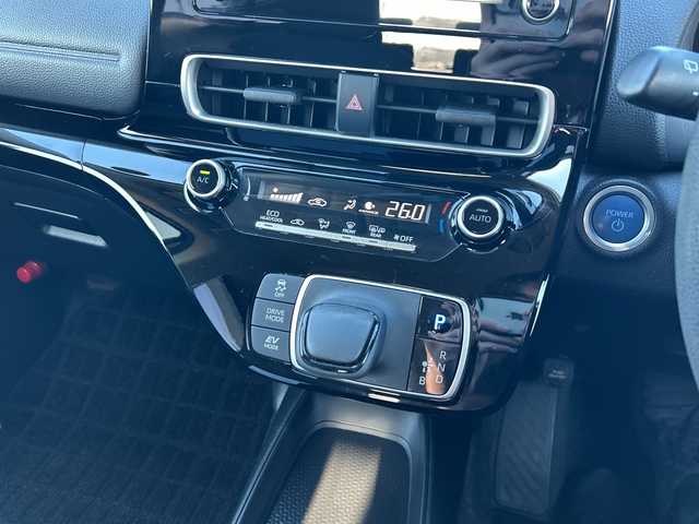 トヨタ アクア 山梨県 2022(令4)年 5.8万km クリアベージュメタリック 純正ナビ　/４WD/全方位カメラ　/ビルトインETC　/全席両側シートヒーター　/AC100V電源　/前後ドライブレコーダー　/LEDヘッドライト　/前後コーナーセンサー　/クルーズコントロール　/純正アルミホイール