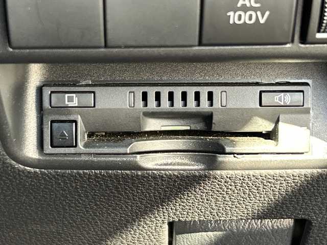 トヨタ アクア 山梨県 2022(令4)年 5.8万km クリアベージュメタリック 純正ナビ　/４WD/全方位カメラ　/ビルトインETC　/全席両側シートヒーター　/AC100V電源　/前後ドライブレコーダー　/LEDヘッドライト　/前後コーナーセンサー　/クルーズコントロール　/純正アルミホイール