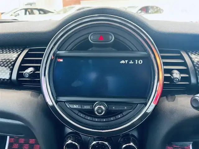 ＭＩＮＩ ミニ クーパー S 大阪府 2017(平29)年 5.4万km ペッパー・ホワイト ペッパーP/純正ナビ/TV/バックカメラ/純正17インチAW/USB/AUX/Bluetooth/ETC/スマートキー/パドルシフト