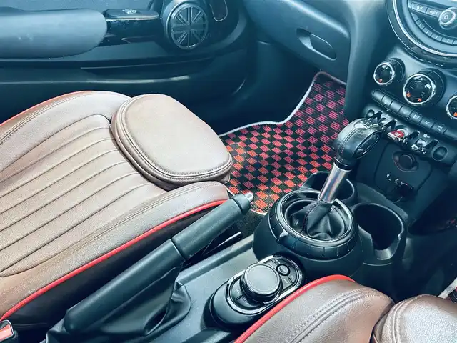ＭＩＮＩ ミニ クーパー S 大阪府 2017(平29)年 5.4万km ペッパー・ホワイト ペッパーP/純正ナビ/TV/バックカメラ/純正17インチAW/USB/AUX/Bluetooth/ETC/スマートキー/パドルシフト