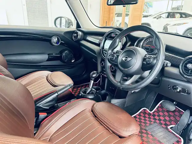 ＭＩＮＩ ミニ クーパー S 大阪府 2017(平29)年 5.4万km ペッパー・ホワイト ペッパーP/純正ナビ/TV/バックカメラ/純正17インチAW/USB/AUX/Bluetooth/ETC/スマートキー/パドルシフト