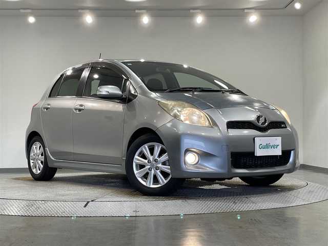 トヨタ ヴィッツ RS 愛知県 2010(平22)年 2.7万km ミディアムシルバーメタリック 純正メモリナビ（NSCN-W59C）/・AM/FM/CD/・テレビ/エアコン/ETC/純正15インチアルミホイル/純正フロアマット/保証書/取扱説明書