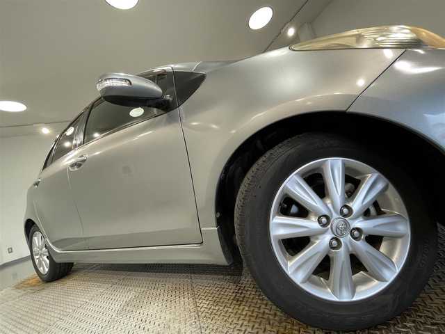 トヨタ ヴィッツ RS 愛知県 2010(平22)年 2.7万km ミディアムシルバーメタリック 純正メモリナビ（NSCN-W59C）/・AM/FM/CD/・テレビ/エアコン/ETC/純正15インチアルミホイル/純正フロアマット/保証書/取扱説明書