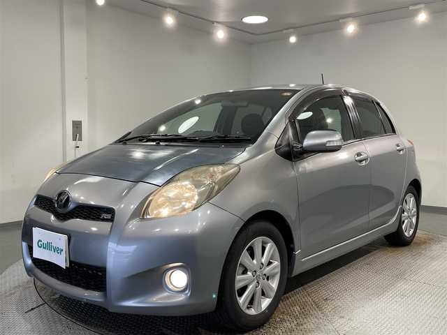 トヨタ ヴィッツ RS 愛知県 2010(平22)年 2.7万km ミディアムシルバーメタリック 純正メモリナビ（NSCN-W59C）/・AM/FM/CD/・テレビ/エアコン/ETC/純正15インチアルミホイル/純正フロアマット/保証書/取扱説明書
