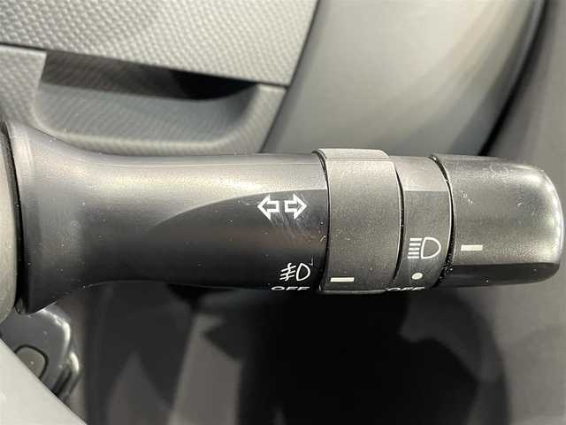 トヨタ ヴィッツ RS 愛知県 2010(平22)年 2.7万km ミディアムシルバーメタリック 純正メモリナビ（NSCN-W59C）/・AM/FM/CD/・テレビ/エアコン/ETC/純正15インチアルミホイル/純正フロアマット/保証書/取扱説明書