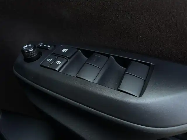 トヨタ ヤリスクロス Z 大阪府 2020(令2)年 2.1万km ブラックマイカ モデリスタエアロ/OPパノラミックビューモニター/OPブラインドスポットモニター/OPハンズフリーパワーバックドア/OPリアクロストラフィックアラート/OPフルLEDヘッドランプ/OPアダプティブハイビームシステム/純正8インチナビ/・AM/FM/BT/フルセグ/トヨタセーフティーセンス/・プリクラッシュセーフティー/・レーントレーシングアシスト/・レーダークルーズコントロール/・オートマチックハイビーム/・ロードサインアシスト/ハーフレザーシート/パワーシート/シートヒーター/電子パーキング/HOLD/純正18インチアルミホイール/純正ドアバイザー/純正フロアマット/ユピテルレーダー/前後ドライブレコーダー（SN-TW84）/保証書/取扱説明書