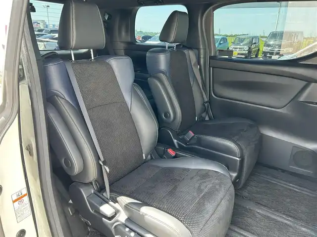 トヨタ ヴェルファイア 2.5Z Aエディデョン ゴールデンアイズ 新潟県 2017(平29)年 5.7万km ホワイトパールクリスタルシャイン 純正ナビ【フルセグTV/BT/FM・AM】/アイドリングストップ/バックカメラ/クルーズコントロール追従有/衝突軽減/フリップダウンモニター/両側パワースライドドア/電動リアゲート/前後コーナーセンサー/オートライト/ハーフレザーシート/ETC/前後ドライブレコーダー/純正フロアマット/100V充電