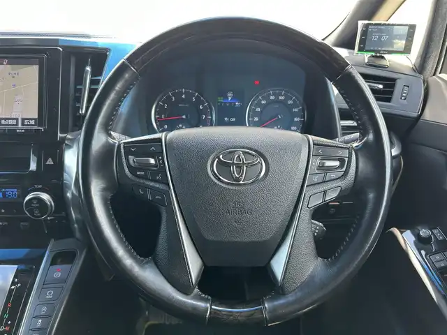トヨタ ヴェルファイア 2.5Z Aエディデョン ゴールデンアイズ 新潟県 2017(平29)年 5.7万km ホワイトパールクリスタルシャイン 純正ナビ【フルセグTV/BT/FM・AM】/アイドリングストップ/バックカメラ/クルーズコントロール追従有/衝突軽減/フリップダウンモニター/両側パワースライドドア/電動リアゲート/前後コーナーセンサー/オートライト/ハーフレザーシート/ETC/前後ドライブレコーダー/純正フロアマット/100V充電