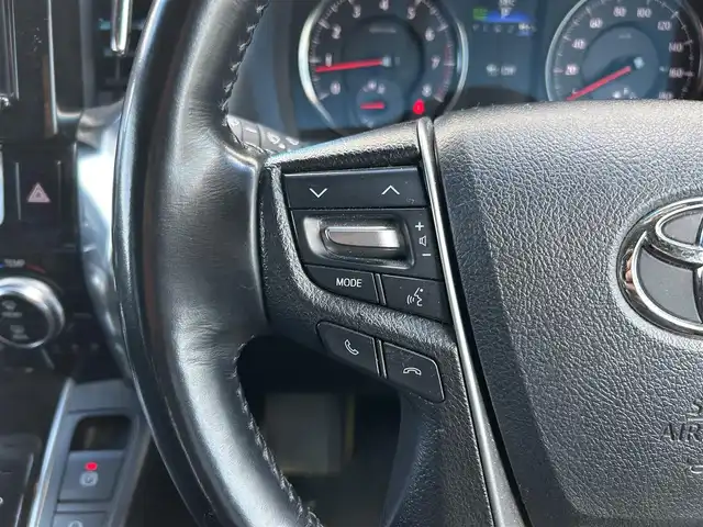 トヨタ ヴェルファイア 2.5Z Aエディデョン ゴールデンアイズ 新潟県 2017(平29)年 5.7万km ホワイトパールクリスタルシャイン 純正ナビ【フルセグTV/BT/FM・AM】/アイドリングストップ/バックカメラ/クルーズコントロール追従有/衝突軽減/フリップダウンモニター/両側パワースライドドア/電動リアゲート/前後コーナーセンサー/オートライト/ハーフレザーシート/ETC/前後ドライブレコーダー/純正フロアマット/100V充電