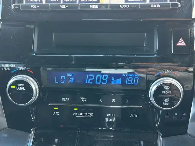 トヨタ ヴェルファイア 2.5Z Aエディデョン ゴールデンアイズ 新潟県 2017(平29)年 5.7万km ホワイトパールクリスタルシャイン 純正ナビ【フルセグTV/BT/FM・AM】/アイドリングストップ/バックカメラ/クルーズコントロール追従有/衝突軽減/フリップダウンモニター/両側パワースライドドア/電動リアゲート/前後コーナーセンサー/オートライト/ハーフレザーシート/ETC/前後ドライブレコーダー/純正フロアマット/100V充電