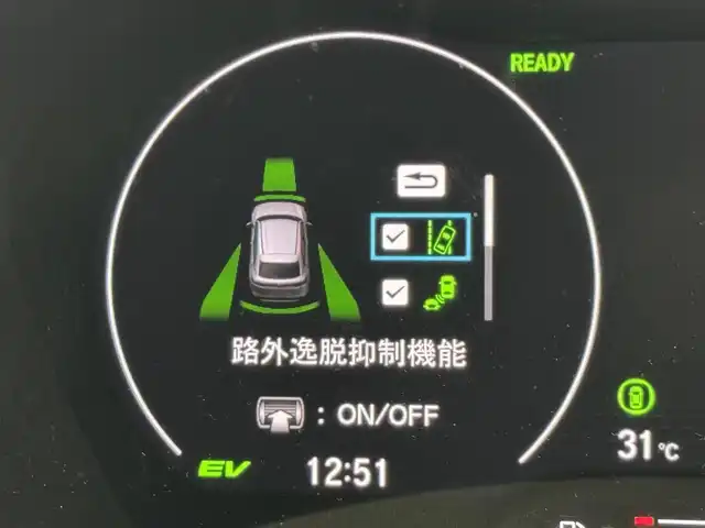 ホンダ ヴェゼル ハイブリッド e:HEV Z 福岡県 2022(令4)年 1.7万km プラチナホワイトパール 純正ナビ　/全方位カメラ　/置くだけ充電　/ビルトインETC２．０　/前後ドライブレコーダー　/アダプティブクルコン　/コーナーセンサー　/衝突被害軽減　/レーンキープ　/ＢＳＭ　/アクセル踏み間違い防止　/パワーバックドア　/シートヒーター　/ステアリングヒーター　/ＬＥＤヘッドライト