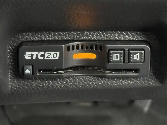 ホンダ ヴェゼル ハイブリッド e:HEV Z 福岡県 2022(令4)年 1.7万km プラチナホワイトパール 純正ナビ　/全方位カメラ　/置くだけ充電　/ビルトインETC２．０　/前後ドライブレコーダー　/アダプティブクルコン　/コーナーセンサー　/衝突被害軽減　/レーンキープ　/ＢＳＭ　/アクセル踏み間違い防止　/パワーバックドア　/シートヒーター　/ステアリングヒーター　/ＬＥＤヘッドライト