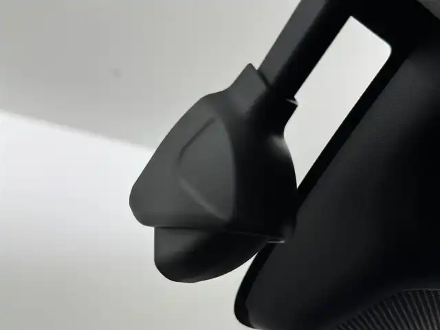 ホンダ ヴェゼル ハイブリッド e:HEV Z 福岡県 2022(令4)年 1.7万km プラチナホワイトパール 純正ナビ　/全方位カメラ　/置くだけ充電　/ビルトインETC２．０　/前後ドライブレコーダー　/アダプティブクルコン　/コーナーセンサー　/衝突被害軽減　/レーンキープ　/ＢＳＭ　/アクセル踏み間違い防止　/パワーバックドア　/シートヒーター　/ステアリングヒーター　/ＬＥＤヘッドライト