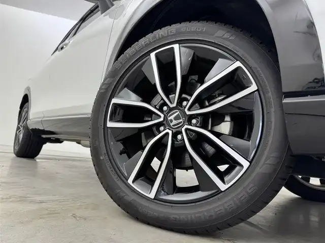 ホンダ ヴェゼル ハイブリッド e:HEV Z 福岡県 2022(令4)年 1.7万km プラチナホワイトパール 純正ナビ　/全方位カメラ　/置くだけ充電　/ビルトインETC２．０　/前後ドライブレコーダー　/アダプティブクルコン　/コーナーセンサー　/衝突被害軽減　/レーンキープ　/ＢＳＭ　/アクセル踏み間違い防止　/パワーバックドア　/シートヒーター　/ステアリングヒーター　/ＬＥＤヘッドライト