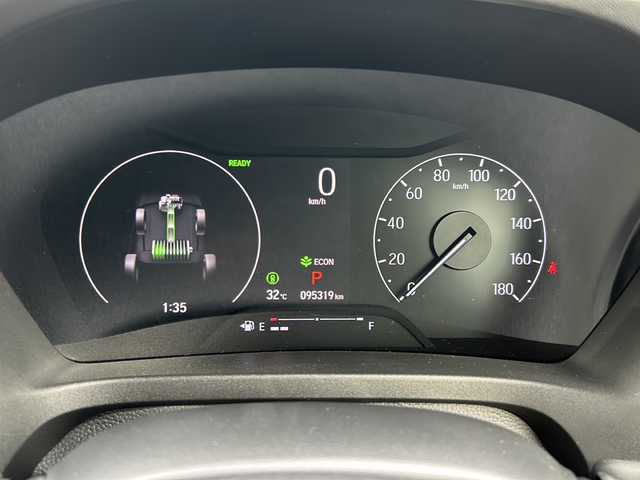 ホンダ ヴェゼル ハイブリッド e:HEV Z 愛知県 2021(令3)年 9.6万km プラチナホワイトパール ワンオーナー/純正カーナビ/TVフルセグ/BT/全方位カメラ/純正フロアマット/置くだけ充電/クルーズコントロール/ハンドルヒーター/シートヒーター(Ｄ・Ｎ)/ハーフレザーシート/革巻きステアリング/パワーバッグドア/ミラーウィンカー/純正ドラレコ(前後)/コーナーセンサー(前後)/社外ルーフレール/ルーフボックス/社外アルミホイールあり/スタッドレスあり/ドアバイザー/フォグランプ/エアバッグW＋サイド＋カーテン/プッシュスタート/ETC2.0/取扱説明書/保証書/記録簿