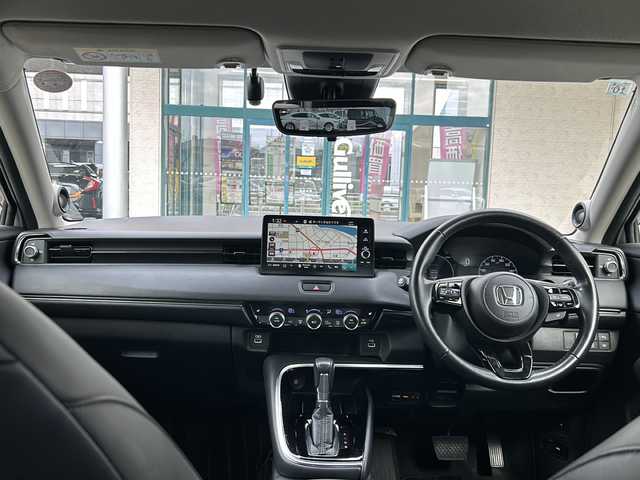 ホンダ ヴェゼル ハイブリッド e:HEV Z 愛知県 2021(令3)年 9.6万km プラチナホワイトパール ワンオーナー/純正カーナビ/TVフルセグ/BT/全方位カメラ/純正フロアマット/置くだけ充電/クルーズコントロール/ハンドルヒーター/シートヒーター(Ｄ・Ｎ)/ハーフレザーシート/革巻きステアリング/パワーバッグドア/ミラーウィンカー/純正ドラレコ(前後)/コーナーセンサー(前後)/社外ルーフレール/ルーフボックス/社外アルミホイールあり/スタッドレスあり/ドアバイザー/フォグランプ/エアバッグW＋サイド＋カーテン/プッシュスタート/ETC2.0/取扱説明書/保証書/記録簿