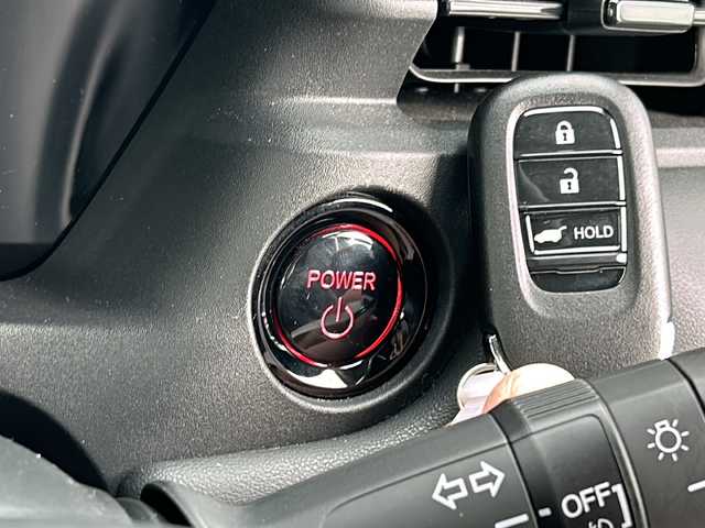 ホンダ ヴェゼル ハイブリッド e:HEV Z 愛知県 2021(令3)年 9.6万km プラチナホワイトパール ワンオーナー/純正カーナビ/TVフルセグ/BT/全方位カメラ/純正フロアマット/置くだけ充電/クルーズコントロール/ハンドルヒーター/シートヒーター(Ｄ・Ｎ)/ハーフレザーシート/革巻きステアリング/パワーバッグドア/ミラーウィンカー/純正ドラレコ(前後)/コーナーセンサー(前後)/社外ルーフレール/ルーフボックス/社外アルミホイールあり/スタッドレスあり/ドアバイザー/フォグランプ/エアバッグW＋サイド＋カーテン/プッシュスタート/ETC2.0/取扱説明書/保証書/記録簿