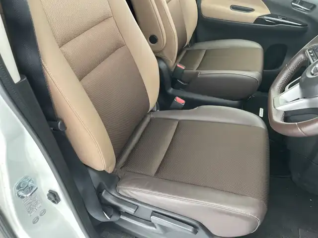 日産 セレナ ハイウェイスター G 愛知県 2016(平28)年 7.3万km ブリリアントホワイトパール プロパイロット/衝突軽減システム/純正9型ナビ/フリップダウンモニター/全方位カメラ/両側パワースライドドア/レーダークルーズコントロール/フルセグ/CD/DVD/Bluetooth/バックカメラ/イージーオープン機能/コーナーセンサー/純正アルミホイール/LEDヘッドライト/インテリジェントミラー/ドライブレコーダー/ETC/ステアリングスイッチ/スマートキー/プッシュスタート