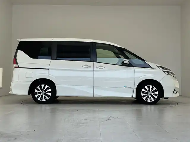 日産 セレナ ハイウェイスター G 愛知県 2016(平28)年 7.3万km ブリリアントホワイトパール プロパイロット/衝突軽減システム/純正9型ナビ/フリップダウンモニター/全方位カメラ/両側パワースライドドア/レーダークルーズコントロール/フルセグ/CD/DVD/Bluetooth/バックカメラ/イージーオープン機能/コーナーセンサー/純正アルミホイール/LEDヘッドライト/インテリジェントミラー/ドライブレコーダー/ETC/ステアリングスイッチ/スマートキー/プッシュスタート
