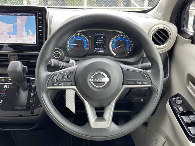 日産 デイズ X 山口県 2024(令6)年 0.4万km ブラック 9インチ純正ナビ【MM223D-L】/・AM/FM/Bluetooth/フルセグテレビ/アラウンドビューモニター/エマージェンシーブレーキ/ディスプレイ付自動防眩式ルームミラー/ステアリングスイッチ/純正フロアマット/純正アルミホイール/ハロゲンヘッドライト/オートライト/オートマチックハイビーム/電動格納式リモコンカラードドアミラー/スマートキー/プッシュアップスタート/USB電源ソケット/アイドリングストップ/ダウンヒルアシストコントロール/フロント&バックソナー/パーキングアシスト/横滑り防止装置/盗難防止装置