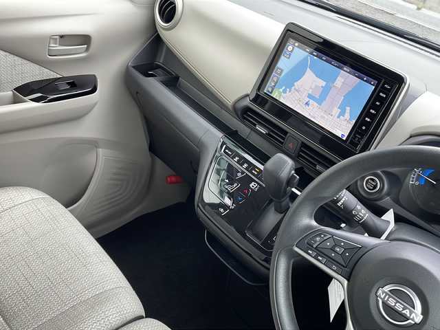 日産 デイズ X 山口県 2024(令6)年 0.4万km ブラック 9インチ純正ナビ【MM223D-L】/・AM/FM/Bluetooth/フルセグテレビ/アラウンドビューモニター/エマージェンシーブレーキ/ディスプレイ付自動防眩式ルームミラー/ステアリングスイッチ/純正フロアマット/純正アルミホイール/ハロゲンヘッドライト/オートライト/オートマチックハイビーム/電動格納式リモコンカラードドアミラー/スマートキー/プッシュアップスタート/USB電源ソケット/アイドリングストップ/ダウンヒルアシストコントロール/フロント&バックソナー/パーキングアシスト/横滑り防止装置/盗難防止装置