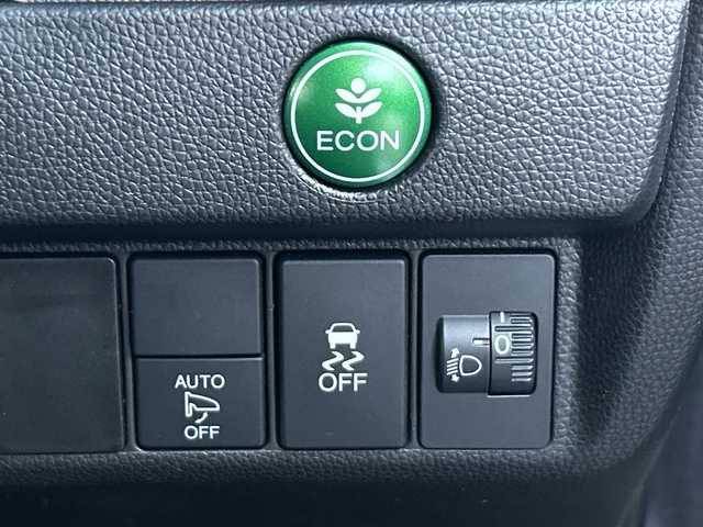 ホンダ フィット 13G Fパッケージ 山梨県 2017(平29)年 5.1万km プレミアムホワイトパールⅡ 純正SDナビ/　(CD/DVD/USB/SD/BT/フルセグTV)/バックカメラ/社外16インチアルミホイール/社外フロアマット/ハロゲンライト/フルオートエアコン/アイドリングストップ/横滑り防止装置/スマートキー/ETC