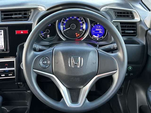 ホンダ フィット 13G Fパッケージ 山梨県 2017(平29)年 5.1万km プレミアムホワイトパールⅡ 純正SDナビ/　(CD/DVD/USB/SD/BT/フルセグTV)/バックカメラ/社外16インチアルミホイール/社外フロアマット/ハロゲンライト/フルオートエアコン/アイドリングストップ/横滑り防止装置/スマートキー/ETC