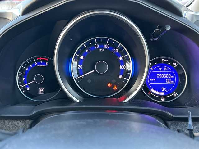 ホンダ フィット 13G Fパッケージ 山梨県 2017(平29)年 5.1万km プレミアムホワイトパールⅡ 純正SDナビ/　(CD/DVD/USB/SD/BT/フルセグTV)/バックカメラ/社外16インチアルミホイール/社外フロアマット/ハロゲンライト/フルオートエアコン/アイドリングストップ/横滑り防止装置/スマートキー/ETC