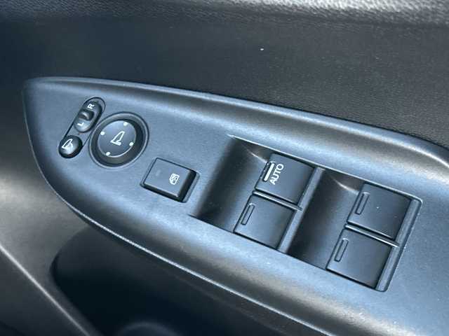 ホンダ フィット 13G Fパッケージ 山梨県 2017(平29)年 5.1万km プレミアムホワイトパールⅡ 純正SDナビ/　(CD/DVD/USB/SD/BT/フルセグTV)/バックカメラ/社外16インチアルミホイール/社外フロアマット/ハロゲンライト/フルオートエアコン/アイドリングストップ/横滑り防止装置/スマートキー/ETC