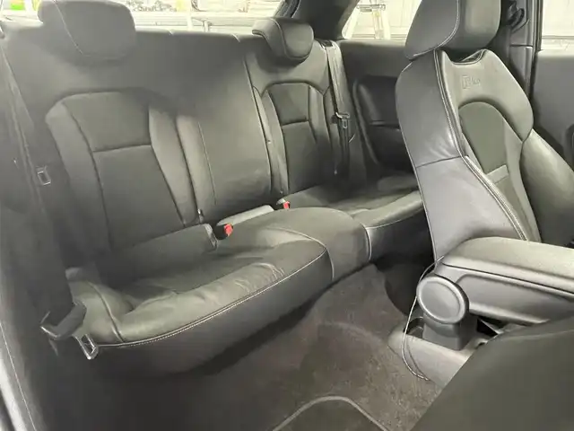 アウディ Ａ１ アーバンレーサーリミテッド 静岡県 2014(平26)年 6.8万km デイトナグレーパールエフェクト 150台限定モデル185Ps/専用Slineハーフレザーシート /専用18インチアルミホイール/ブラックエンブレムグリル/社外車高調/HIDヘッドライト/プッシュスタートボタン/デジタルインナーミラードラレコ/キーレスx2/ETC