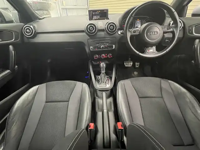 アウディ Ａ１ アーバンレーサーリミテッド 静岡県 2014(平26)年 6.8万km デイトナグレーパールエフェクト 150台限定モデル185Ps/専用Slineハーフレザーシート /専用18インチアルミホイール/ブラックエンブレムグリル/社外車高調/HIDヘッドライト/プッシュスタートボタン/デジタルインナーミラードラレコ/キーレスx2/ETC