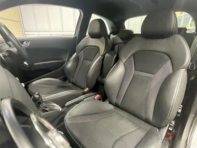 アウディ Ａ１ アーバンレーサーリミテッド 静岡県 2014(平26)年 6.8万km デイトナグレーパールエフェクト 150台限定モデル185Ps/専用Slineハーフレザーシート /専用18インチアルミホイール/ブラックエンブレムグリル/社外車高調/HIDヘッドライト/プッシュスタートボタン/デジタルインナーミラードラレコ/キーレスx2/ETC