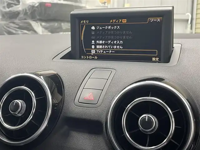 アウディ Ａ１ アーバンレーサーリミテッド 静岡県 2014(平26)年 6.8万km デイトナグレーパールエフェクト 150台限定モデル185Ps/専用Slineハーフレザーシート /専用18インチアルミホイール/ブラックエンブレムグリル/社外車高調/HIDヘッドライト/プッシュスタートボタン/デジタルインナーミラードラレコ/キーレスx2/ETC