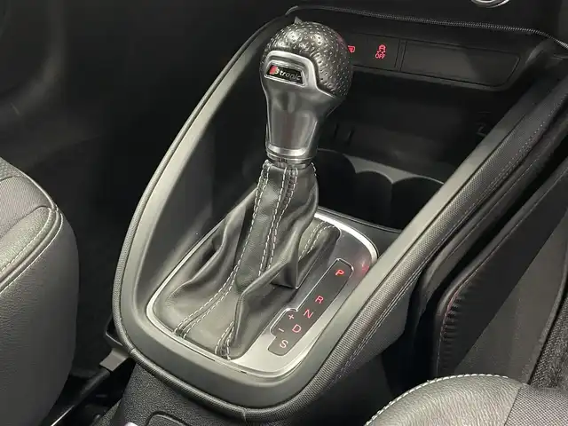 アウディ Ａ１ アーバンレーサーリミテッド 静岡県 2014(平26)年 6.8万km デイトナグレーパールエフェクト 150台限定モデル185Ps/専用Slineハーフレザーシート /専用18インチアルミホイール/ブラックエンブレムグリル/社外車高調/HIDヘッドライト/プッシュスタートボタン/デジタルインナーミラードラレコ/キーレスx2/ETC