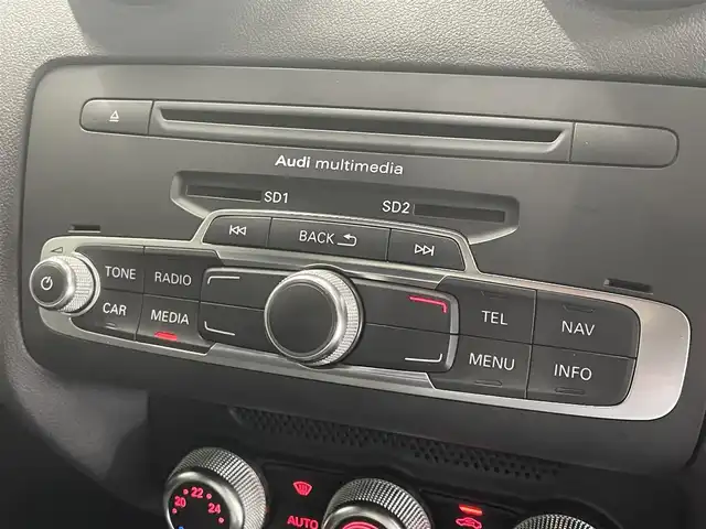 アウディ Ａ１ アーバンレーサーリミテッド 静岡県 2014(平26)年 6.8万km デイトナグレーパールエフェクト 150台限定モデル185Ps/専用Slineハーフレザーシート /専用18インチアルミホイール/ブラックエンブレムグリル/社外車高調/HIDヘッドライト/プッシュスタートボタン/デジタルインナーミラードラレコ/キーレスx2/ETC