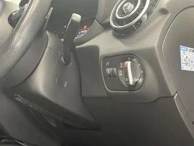 アウディ Ａ１ アーバンレーサーリミテッド 静岡県 2014(平26)年 6.8万km デイトナグレーパールエフェクト 150台限定モデル185Ps/専用Slineハーフレザーシート /専用18インチアルミホイール/ブラックエンブレムグリル/社外車高調/HIDヘッドライト/プッシュスタートボタン/デジタルインナーミラードラレコ/キーレスx2/ETC