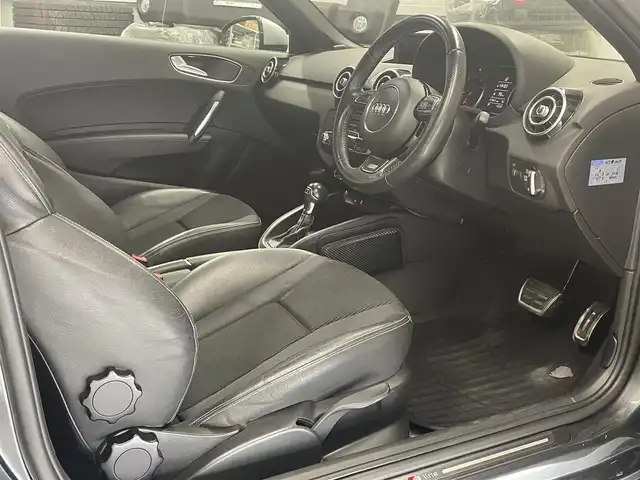 アウディ Ａ１ アーバンレーサーリミテッド 静岡県 2014(平26)年 6.8万km デイトナグレーパールエフェクト 150台限定モデル185Ps/専用Slineハーフレザーシート /専用18インチアルミホイール/ブラックエンブレムグリル/社外車高調/HIDヘッドライト/プッシュスタートボタン/デジタルインナーミラードラレコ/キーレスx2/ETC