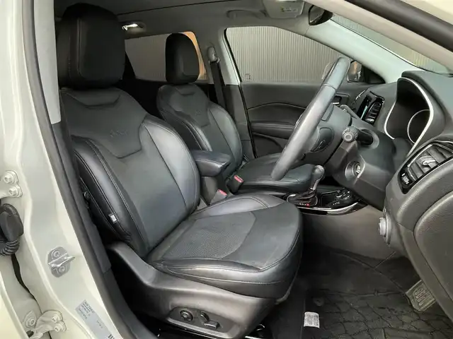 クライスラー・ジープ ジープ コンパス リミテッド 長野県 2020(令2)年 3万km ブライトホワイト ワンオーナー /サンフール /アダプティブクルーズコントロール /レーンキープ /パークアシスト /純正ナビ ・フルセグTV/BT/FM/AM/USB/AUX beatsプレミアムサウンドシステム /バックカメラ /ビルトインETC