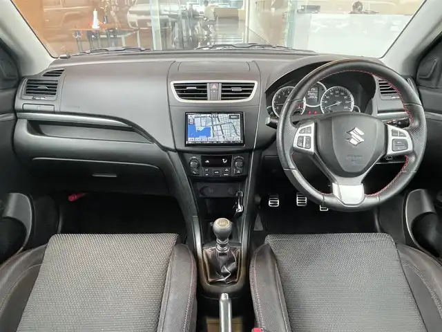 スズキ スイフト スポーツ 鹿児島県 2012(平24)年 8.4万km プレミアムシルバーメタリック 6速マニュアル車/社外ナビ(CN-MW240D)/社外CD/DVD再生可/社外フルセグTV/クルーズコントロール/オートエアコン/オートライト/社外マフラー/キセノンヘッドライト/電動格納ミラー/純正フォグ/ドアバイザー/保証書/取扱説明書/スペアキー1本(スマートキー)