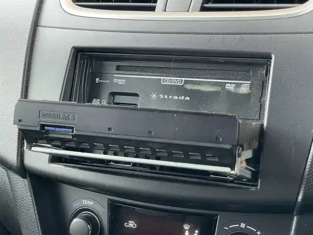 スズキ スイフト スポーツ 鹿児島県 2012(平24)年 8.4万km プレミアムシルバーメタリック 6速マニュアル車/社外ナビ(CN-MW240D)/社外CD/DVD再生可/社外フルセグTV/クルーズコントロール/オートエアコン/オートライト/社外マフラー/キセノンヘッドライト/電動格納ミラー/純正フォグ/ドアバイザー/保証書/取扱説明書/スペアキー1本(スマートキー)