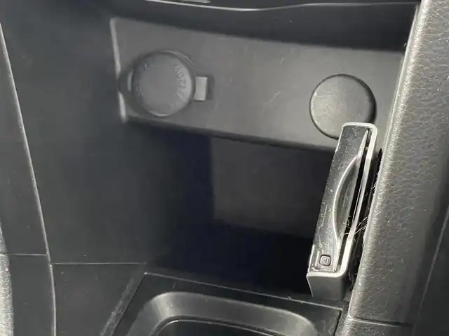 スズキ スイフト スポーツ 鹿児島県 2012(平24)年 8.4万km プレミアムシルバーメタリック 6速マニュアル車/社外ナビ(CN-MW240D)/社外CD/DVD再生可/社外フルセグTV/クルーズコントロール/オートエアコン/オートライト/社外マフラー/キセノンヘッドライト/電動格納ミラー/純正フォグ/ドアバイザー/保証書/取扱説明書/スペアキー1本(スマートキー)