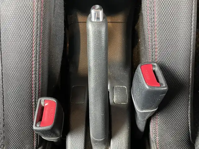 スズキ スイフト スポーツ 鹿児島県 2012(平24)年 8.4万km プレミアムシルバーメタリック 6速マニュアル車/社外ナビ(CN-MW240D)/社外CD/DVD再生可/社外フルセグTV/クルーズコントロール/オートエアコン/オートライト/社外マフラー/キセノンヘッドライト/電動格納ミラー/純正フォグ/ドアバイザー/保証書/取扱説明書/スペアキー1本(スマートキー)