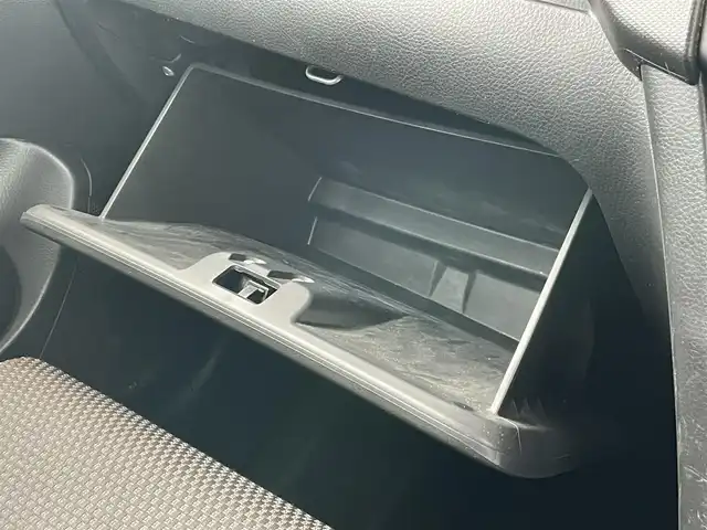 スズキ スイフト スポーツ 鹿児島県 2012(平24)年 8.4万km プレミアムシルバーメタリック 6速マニュアル車/社外ナビ(CN-MW240D)/社外CD/DVD再生可/社外フルセグTV/クルーズコントロール/オートエアコン/オートライト/社外マフラー/キセノンヘッドライト/電動格納ミラー/純正フォグ/ドアバイザー/保証書/取扱説明書/スペアキー1本(スマートキー)